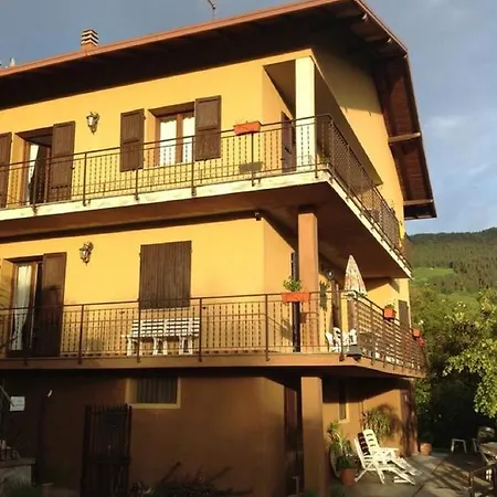 Bellezze Di Montagna Sul Lago D'iseo Pisogne