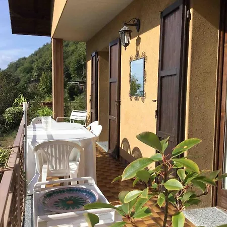 Bellezze Di Montagna Sul Lago D'iseo